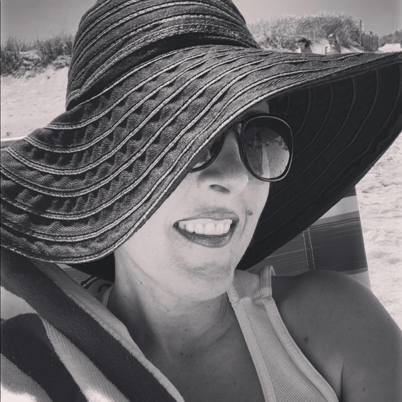 Meet your Posher, Tita - Picture 1 of 1